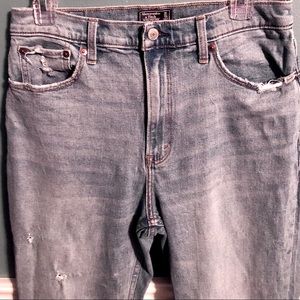 Abercrombie & Fitch Ultra High Rise Mom Jeans